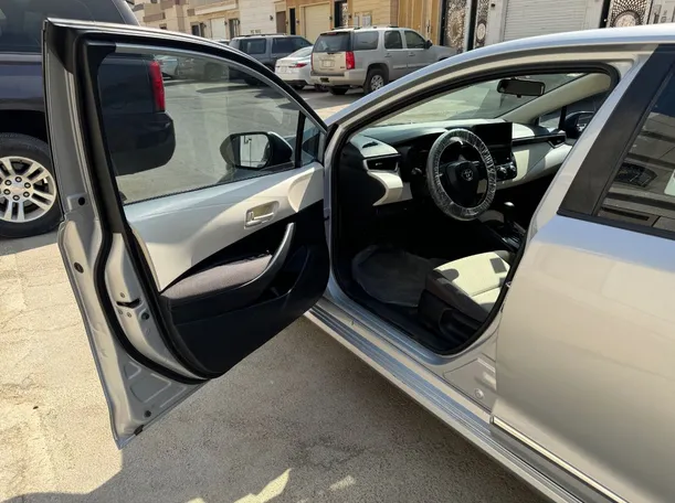 Car image 8