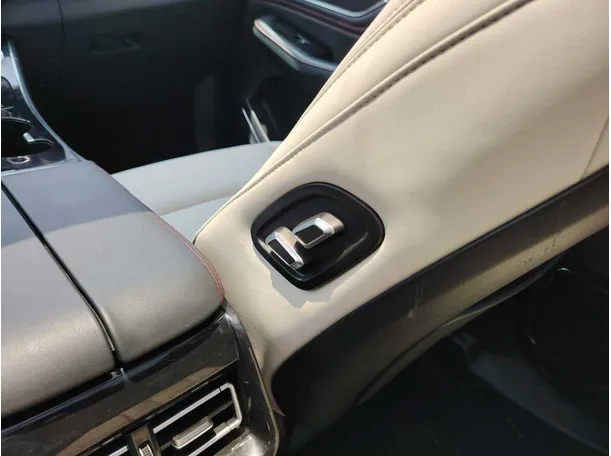 Car image 38