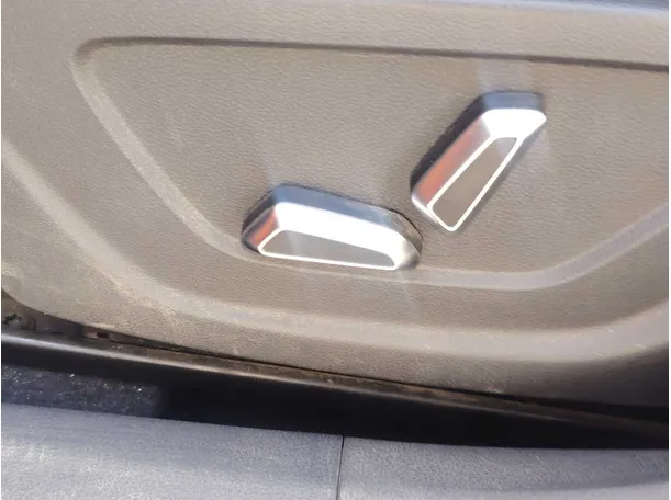 Car image 35