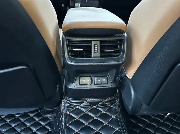 Car image 23
