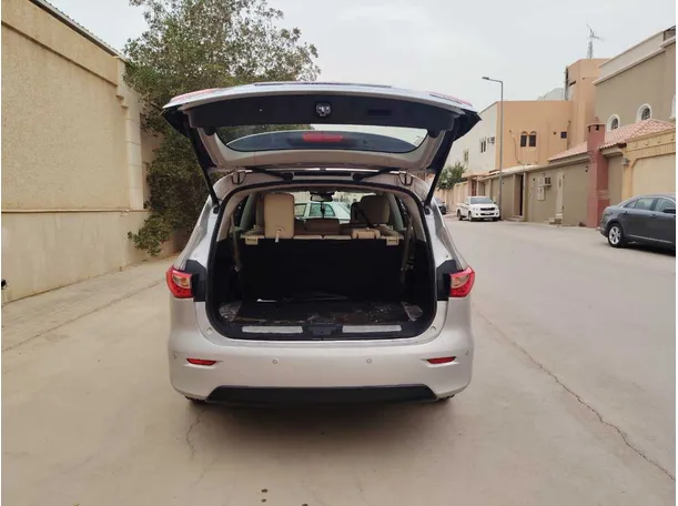 Car image 24