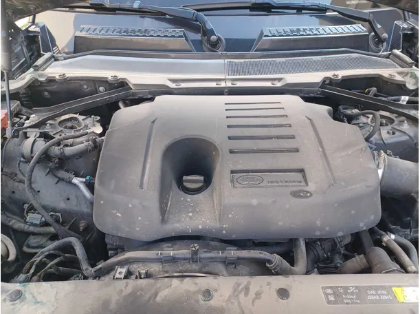 Car image 19