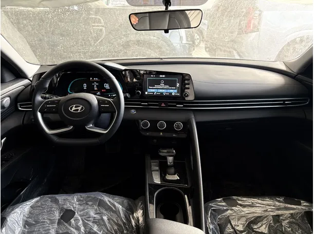 Car image 16