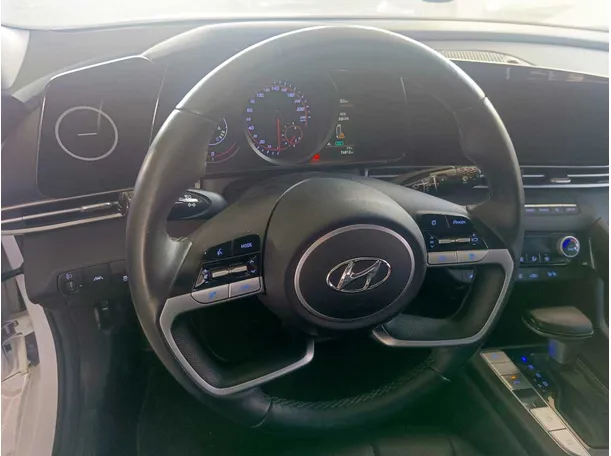 Car image 18