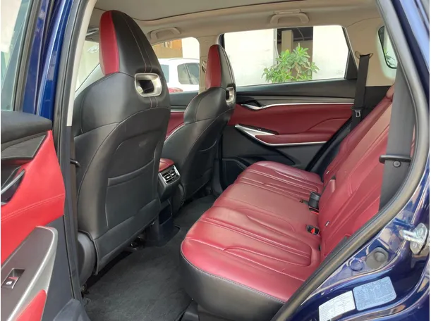 Car image 16
