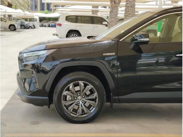 Car image 9