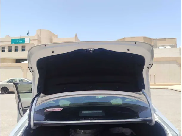 Car image 23