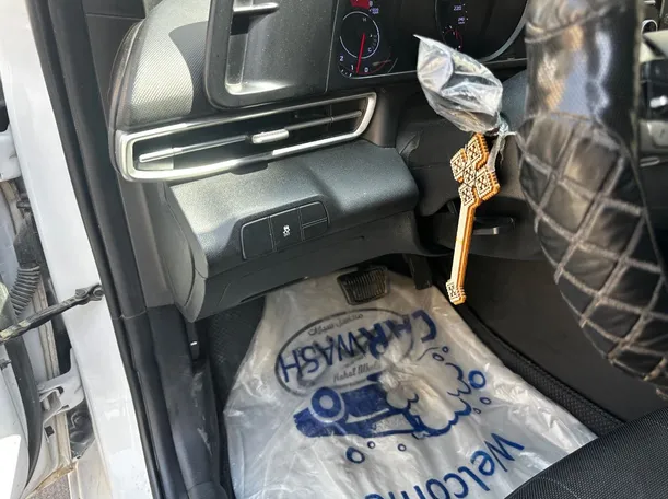 Car image 24