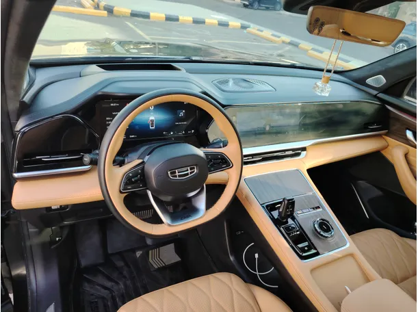 Car image 12