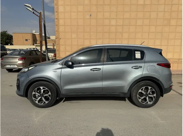 Car image 8