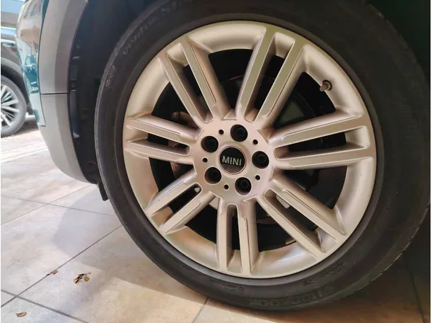 Car image 10