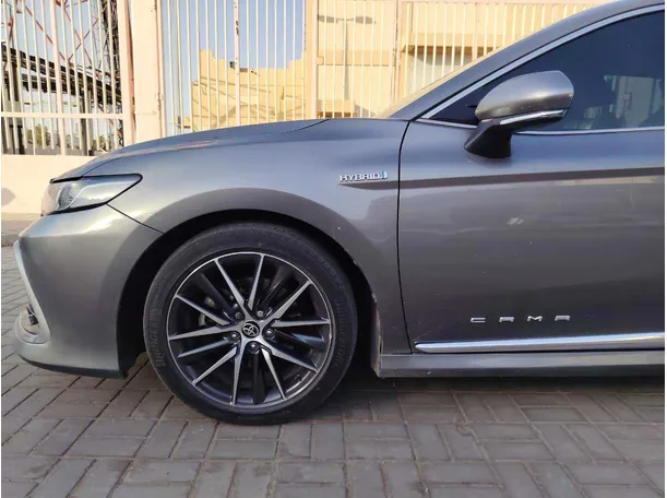 Car image 9