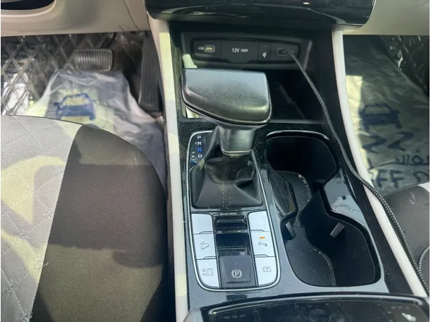 Car image 18