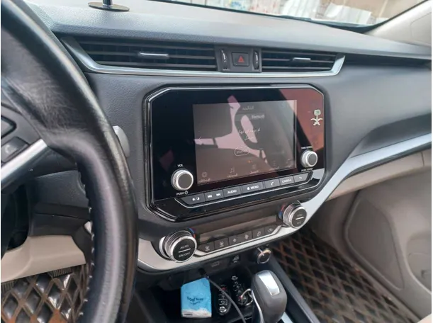 Car image 19