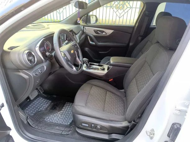Car image 15