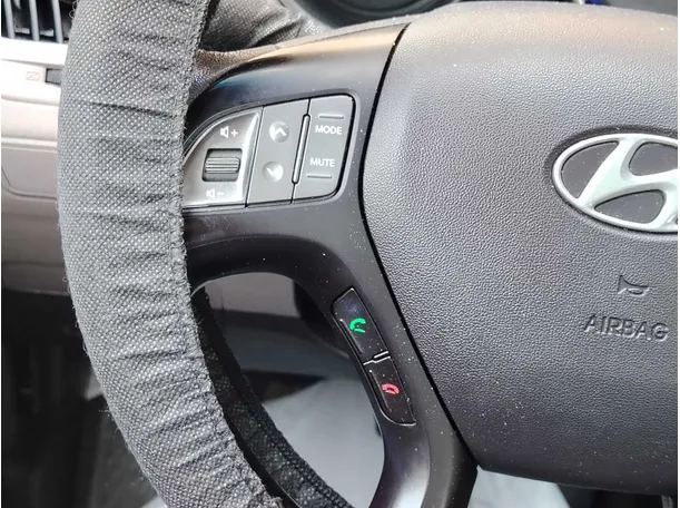 Car image 27