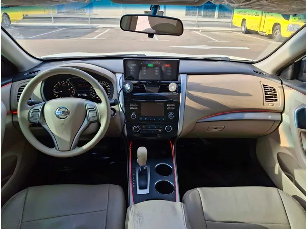 Car image 14