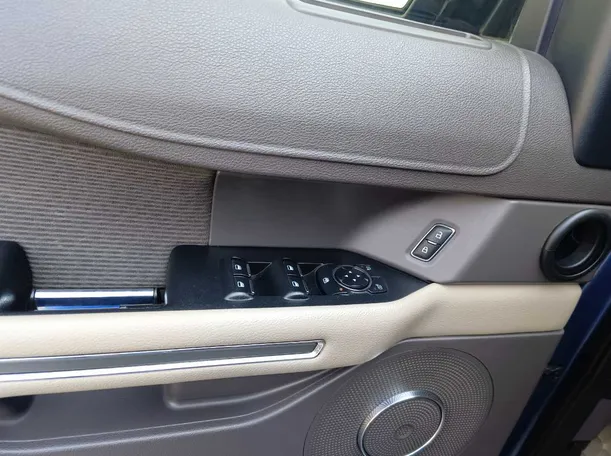 Car image 36