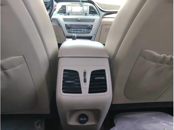 Car image 26