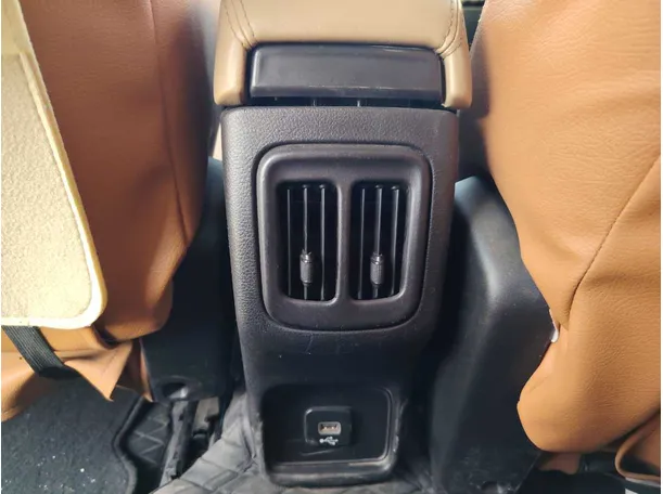 Car image 26