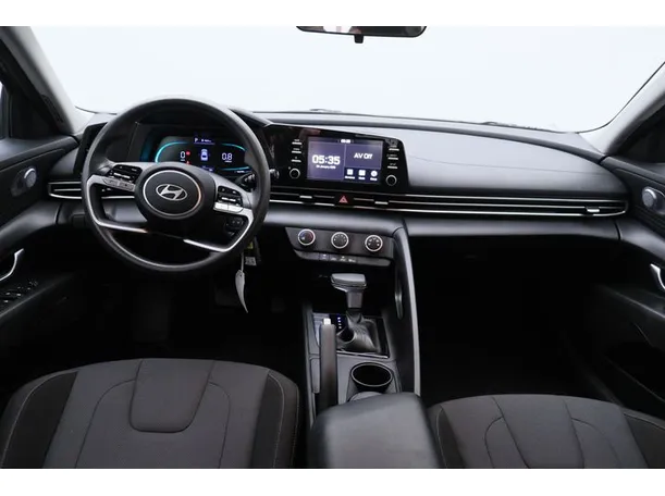 Car image 13