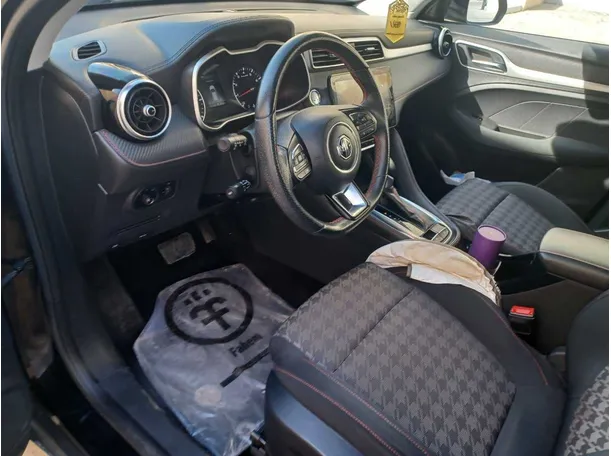 Car image 12