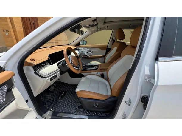 Car image 10