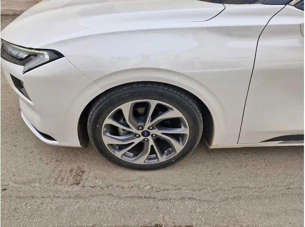 Car image 9