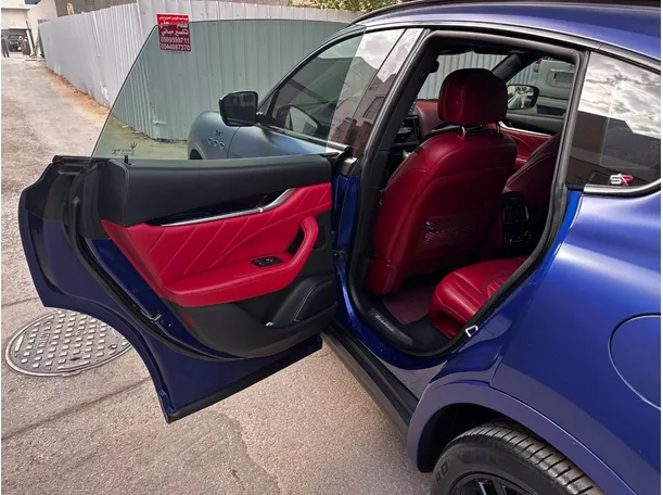 Car image 13