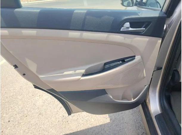 Car image 30