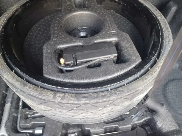 Car image 25