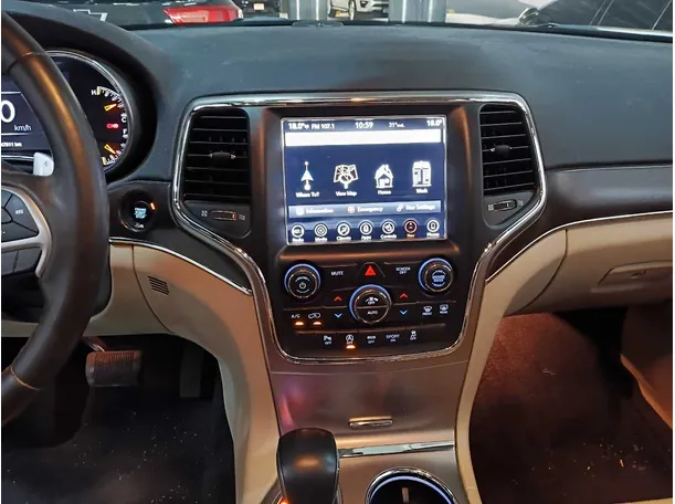 Car image 16