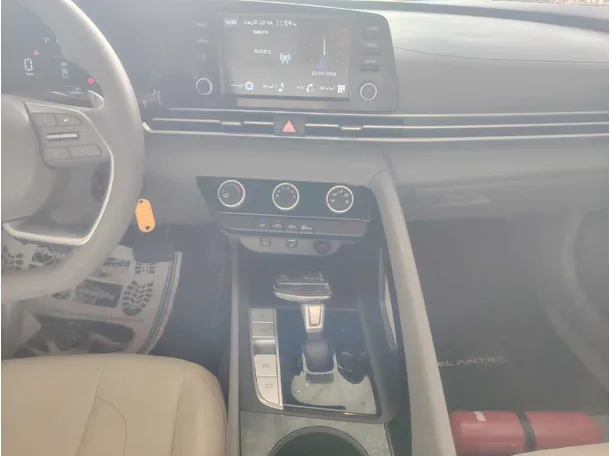 Car image 19