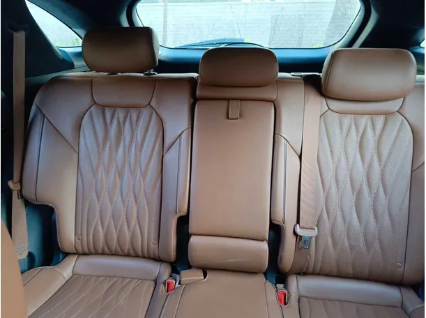 Car image 28