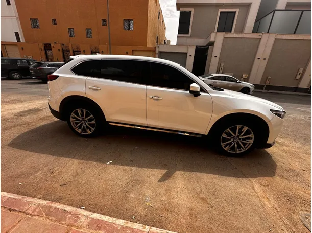 Car image 4