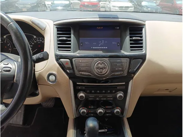 Car image 17