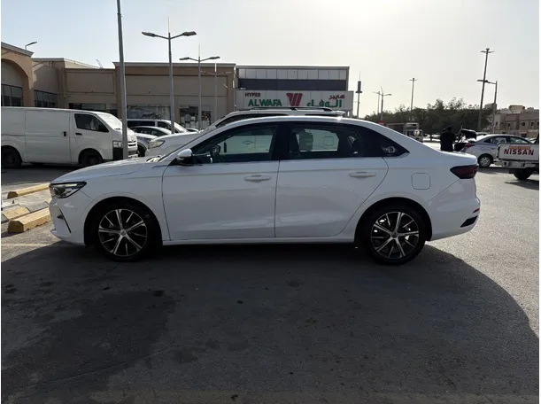 Car image 8