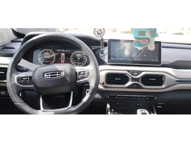 Car image 15