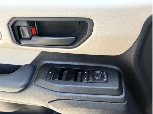 Car image 26