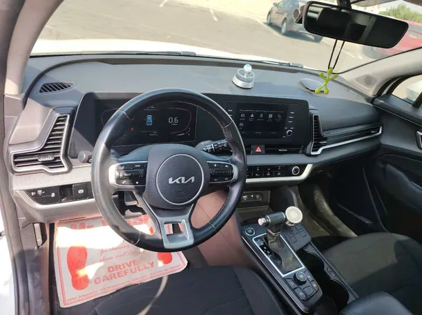 Car image 13