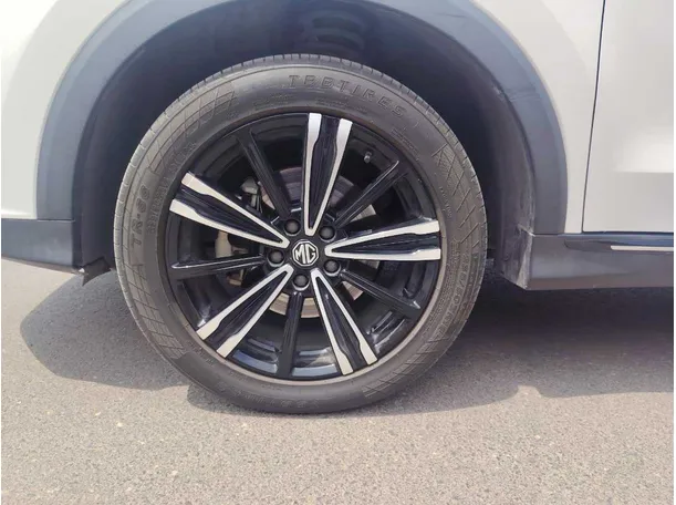 Car image 10