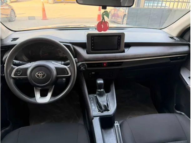 Car image 19