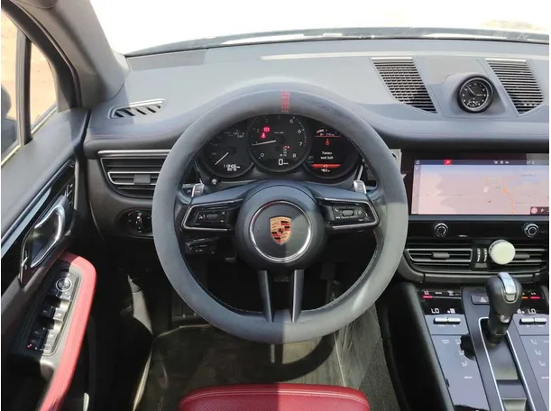 Car image 25