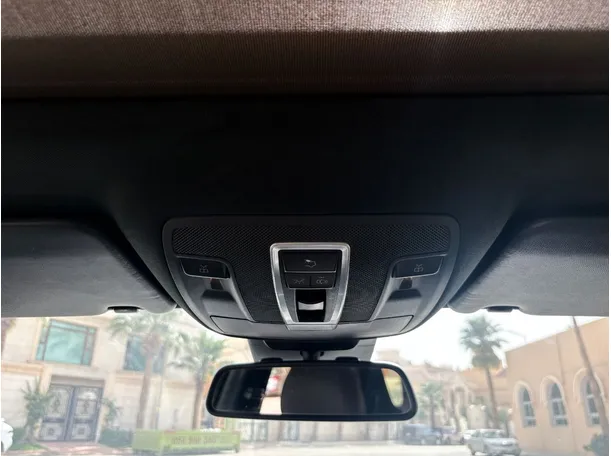 Car image 26