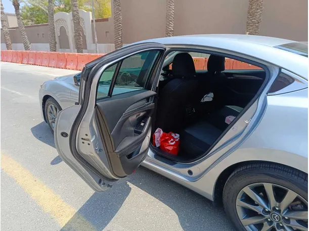Car image 11