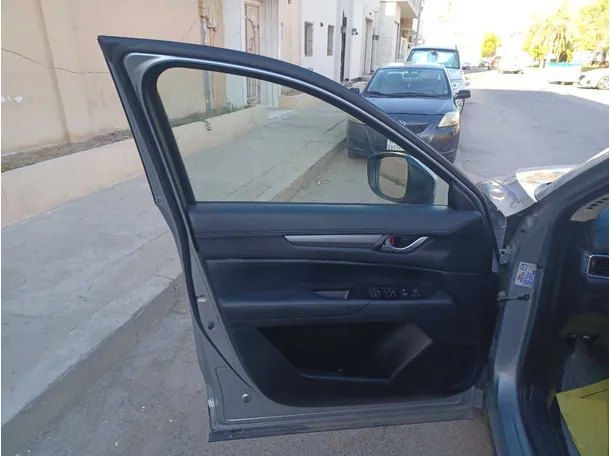 Car image 10