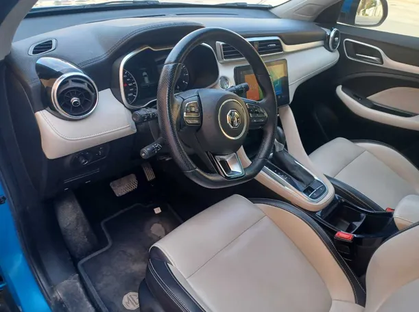 Car image 11