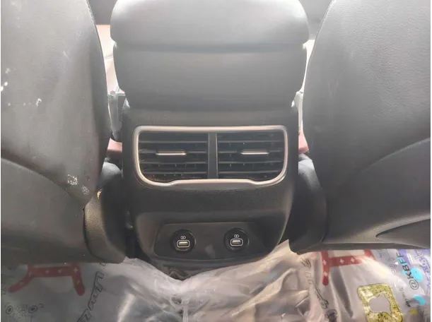 Car image 27