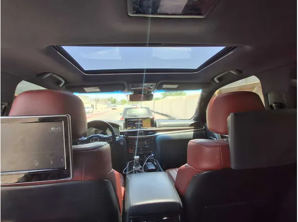 Car image 19