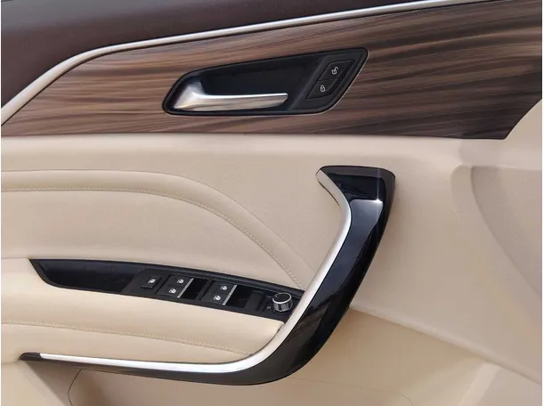 Car image 29